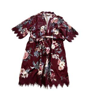 NWOT LE ROSE Floral Robe in Burgundy